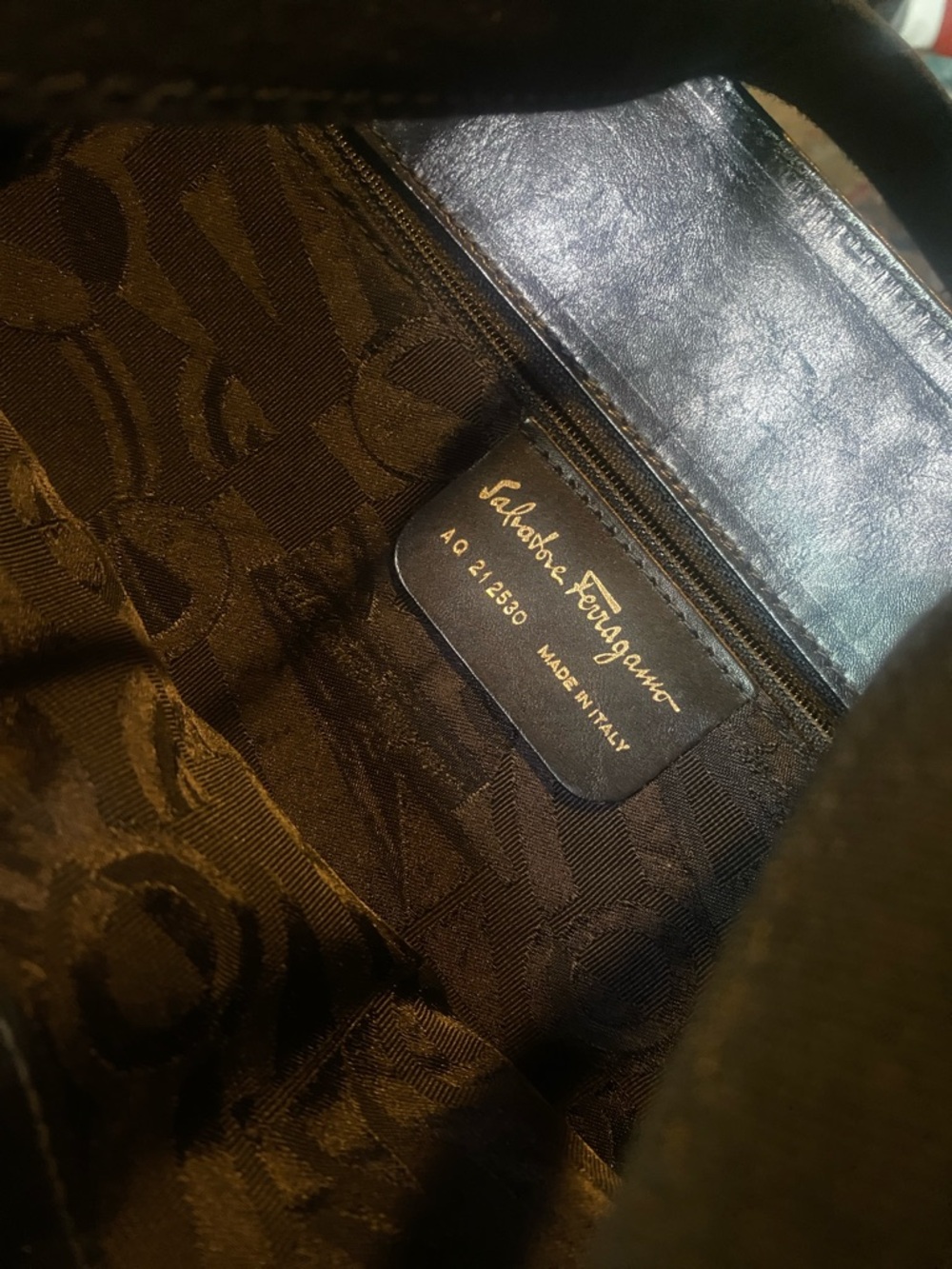 ✨ (VTG) SALVATORE FERRAGAMO- VERA BOW TOTE W/ Dust Bag 💼 - Picture 14 of 15